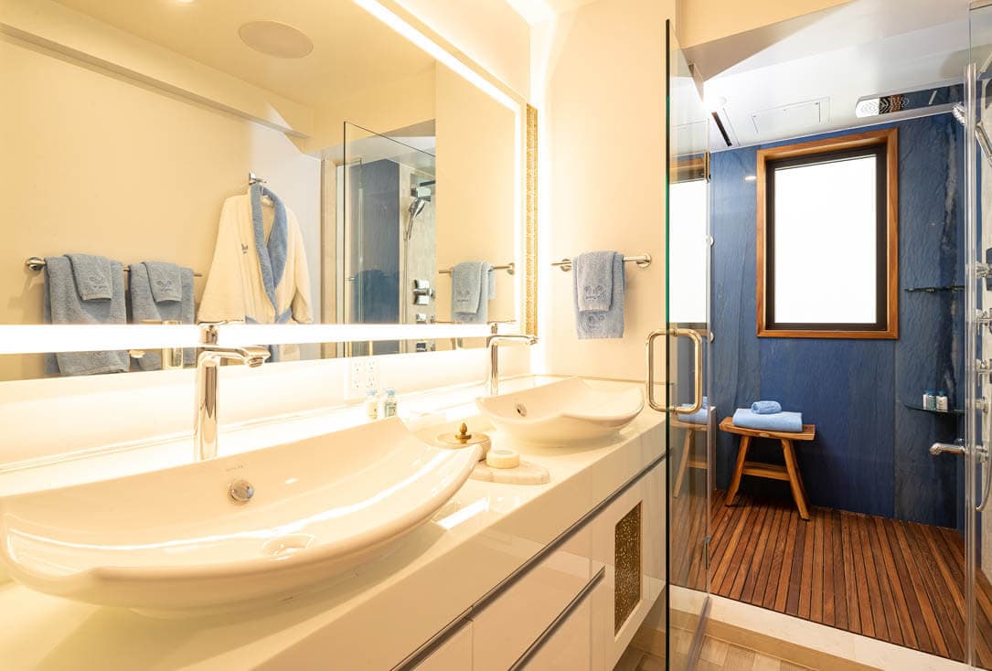 suite saphire 2nd bedroom bathroom